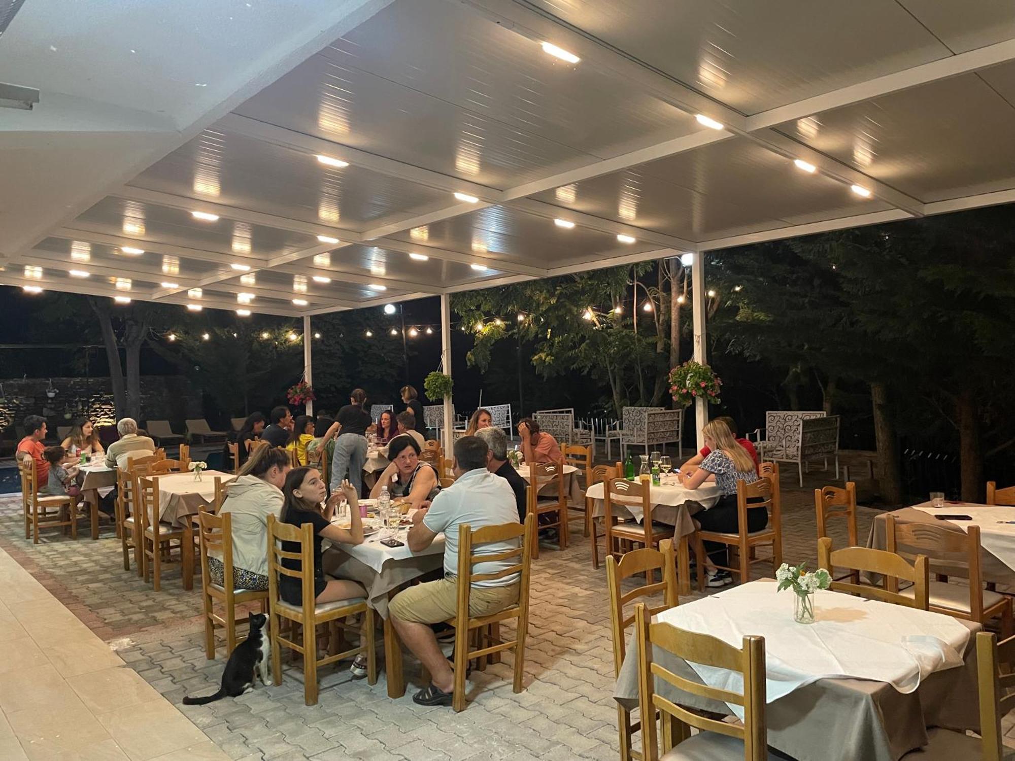 Hotel Aroma Пермет Екстер'єр фото