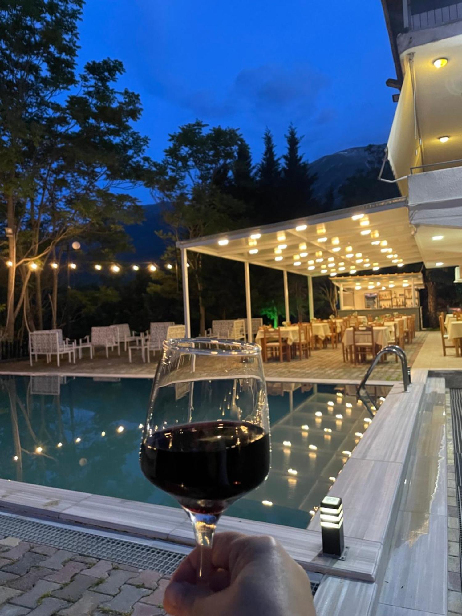 Hotel Aroma Пермет Екстер'єр фото